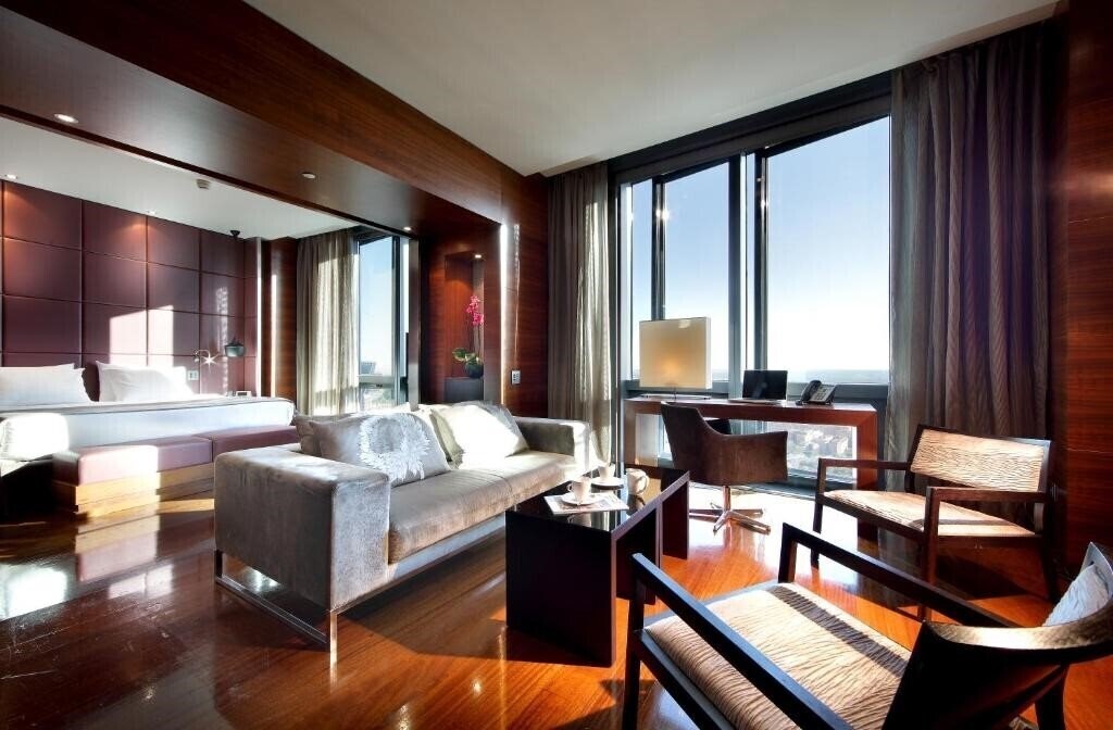 Отель Eurostars Madrid Tower 5*
