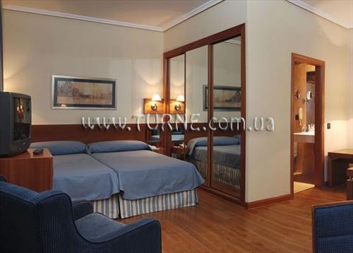 Отель Tryp Atocha 4*