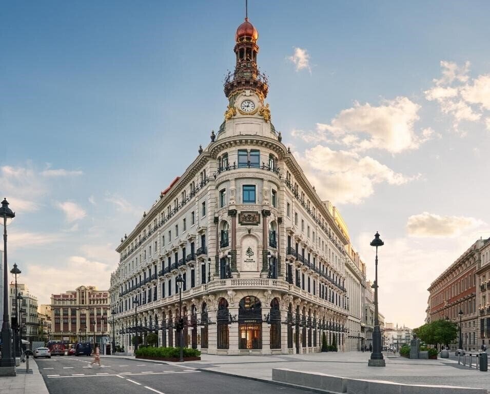 Four Seasons Hotel Madrid 5* қонақ үйі