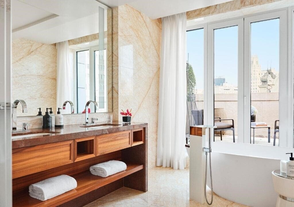 Фото Four Seasons Hotel Madrid 5*