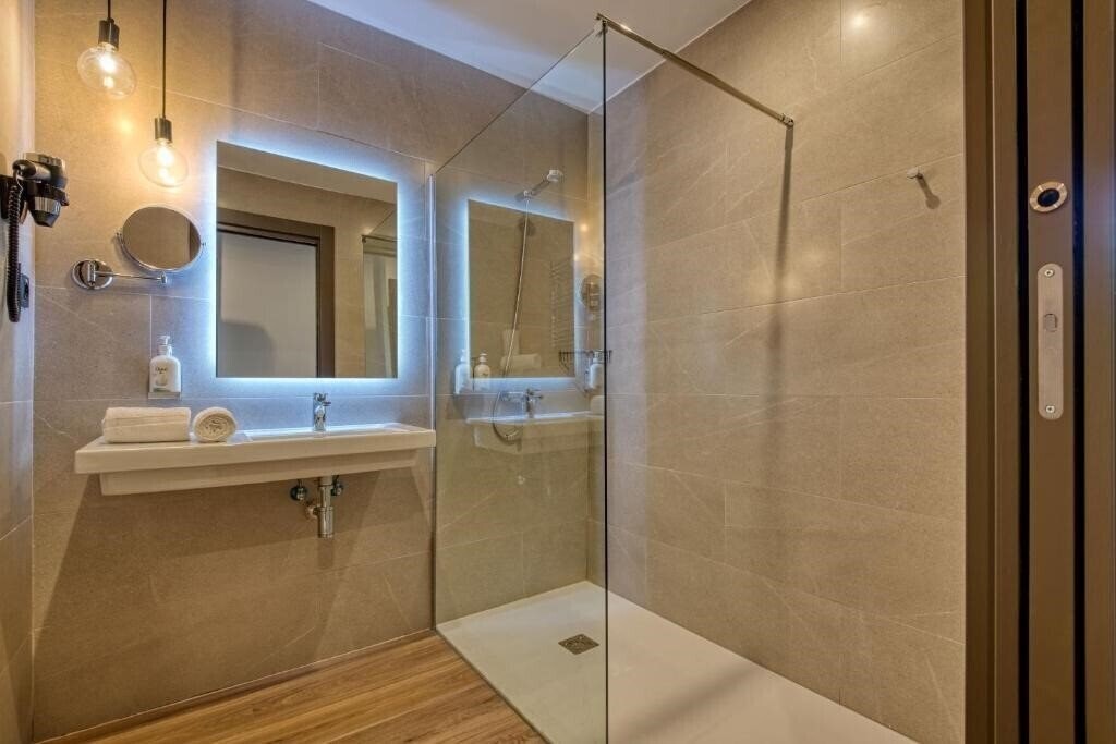 Фотография Dwo Colours Alcala 4*