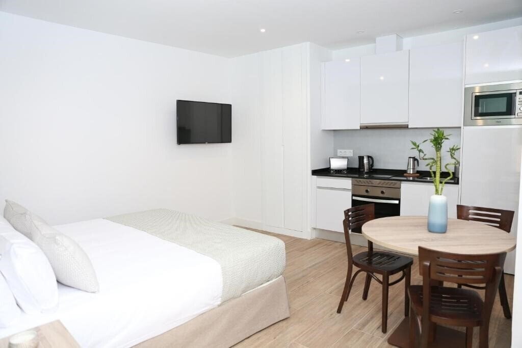 New Point Madrid Opera 3* суреті