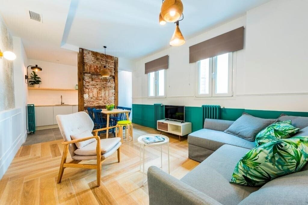 Отель Be Mate Gran Via Suites 3*