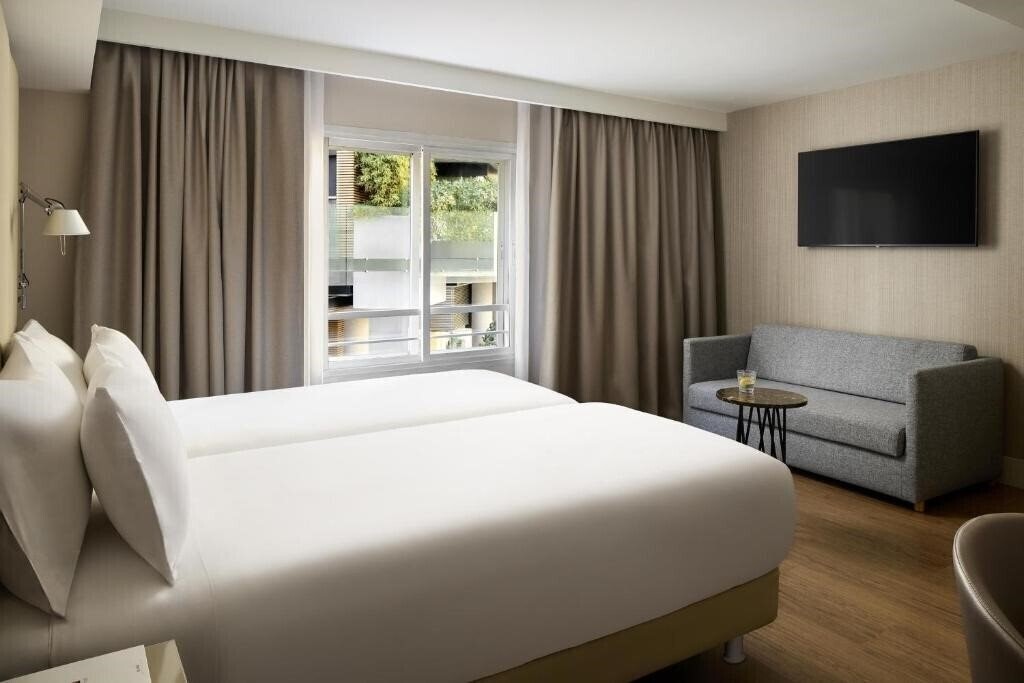 NH Paseo de la Habana 4* суреті