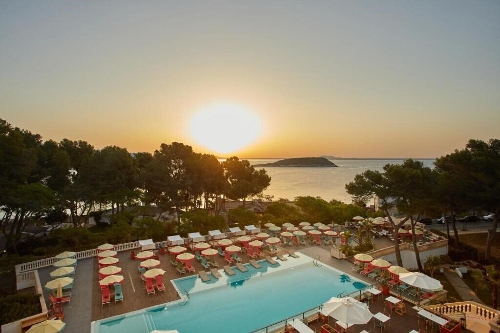 Отель Alua Calvia Dreams 4*