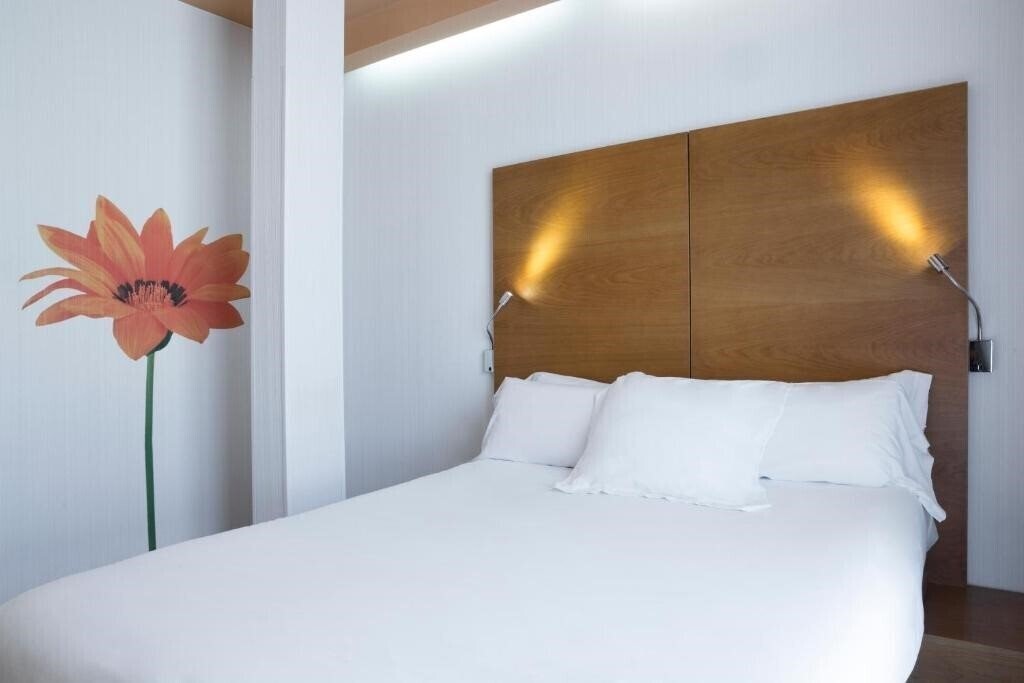 Petit Palace Plaza Malaga 4* суреті