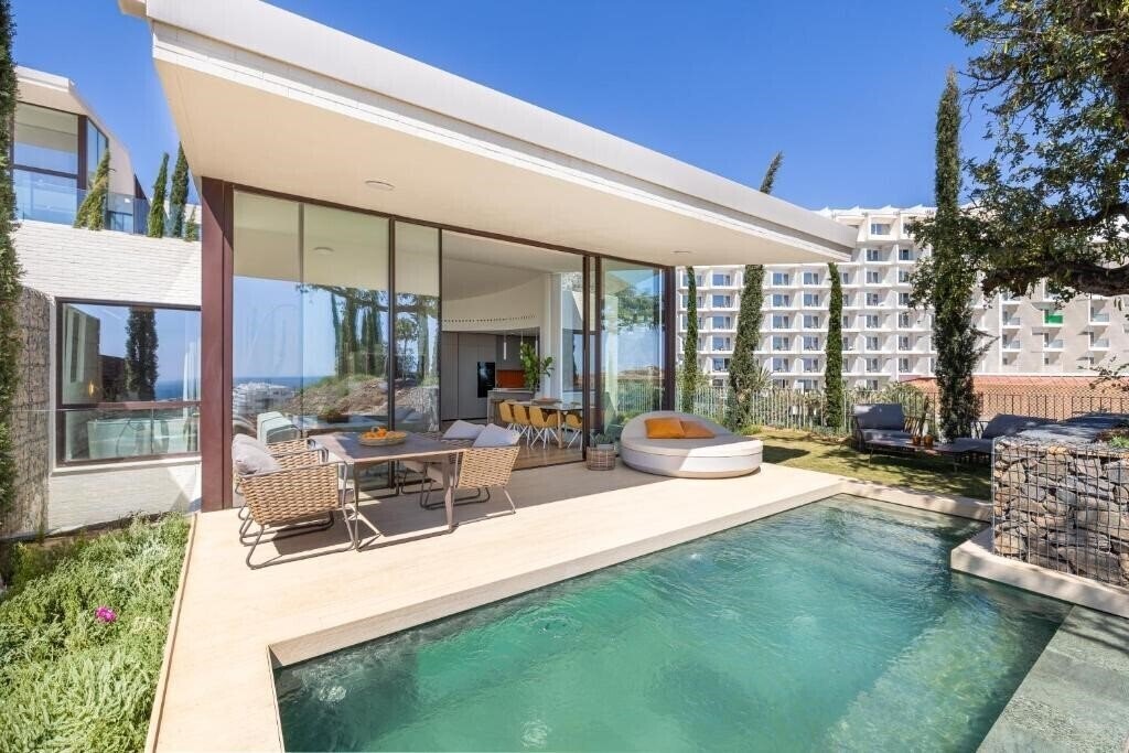 Отель Leiro Residences, Preferred Hotel & Resorts 5*