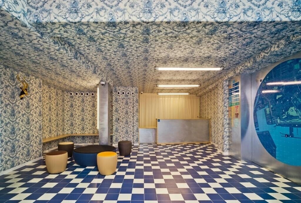 Отель Loop Inn Hostel 2*