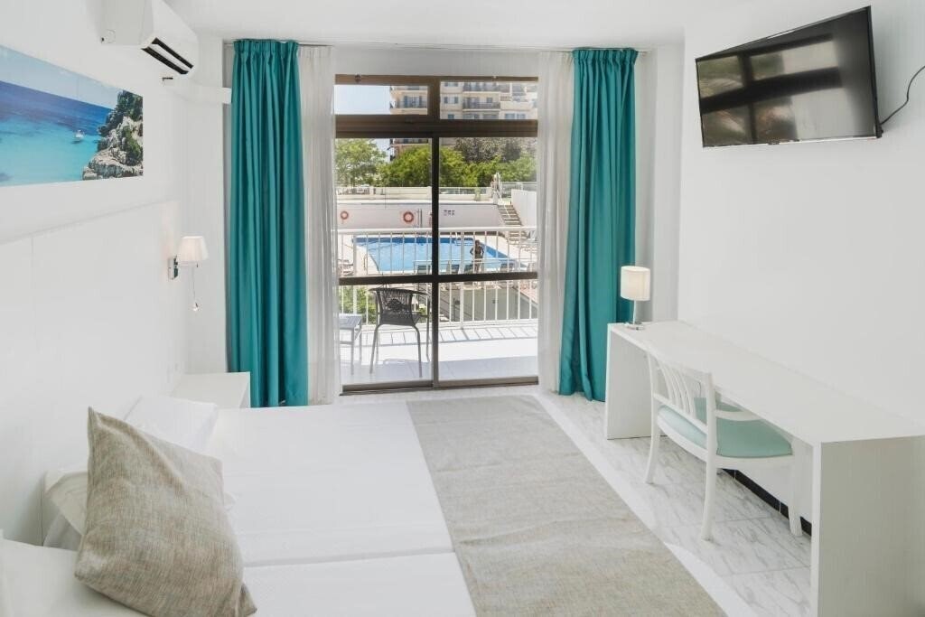 Amic Miraflores 3* суреті