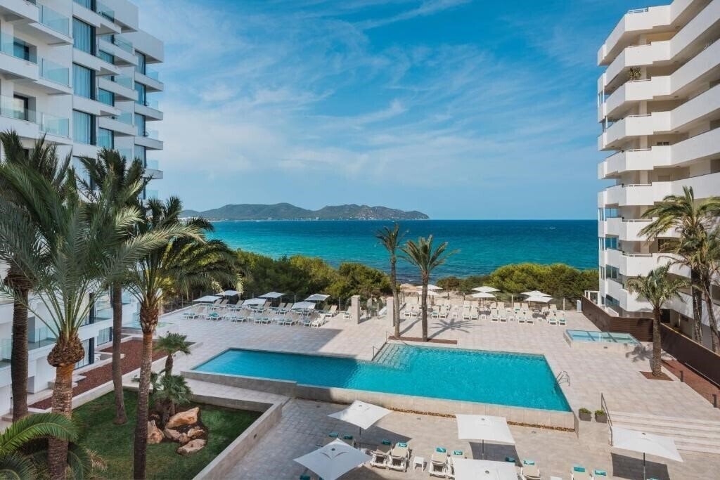 Отель Iberostar Waves Cala Millor (ex. Iberostar Cala Millor Park) 4*