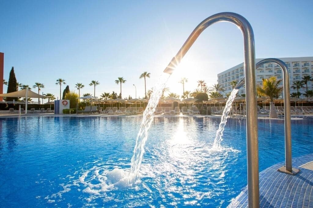 Отель Hipotels Cala Millor Park Aparthotel 4*