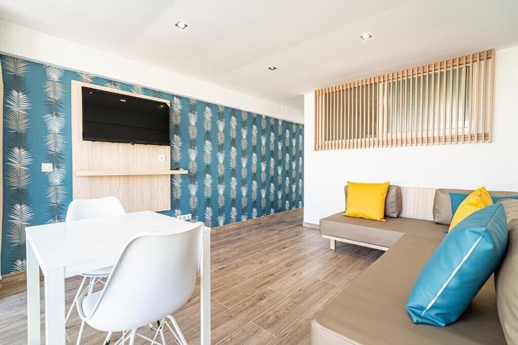 Отель Apartamentos Econotel Kensington 1*