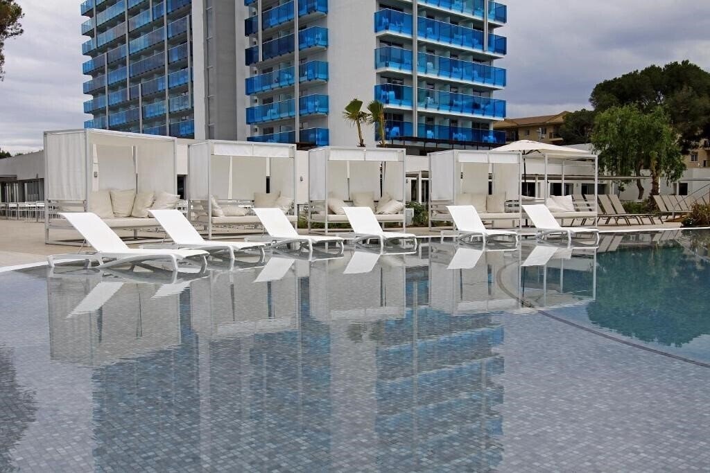 Отель Tonga Tower Design Hotel & Suites 4*