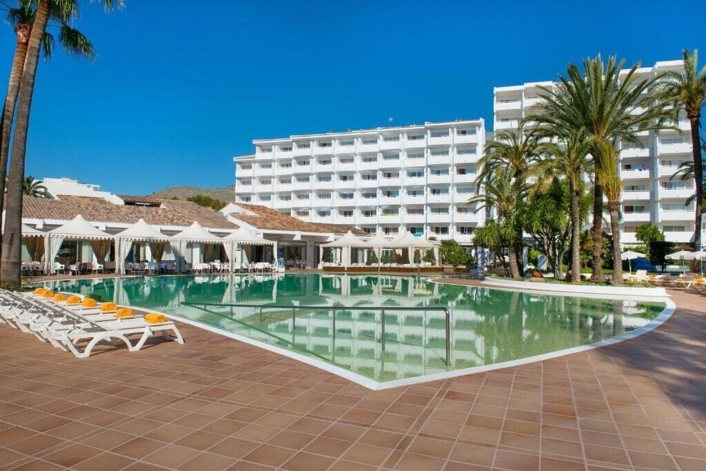 Отель Iberostar Ciudad Blanca 4*