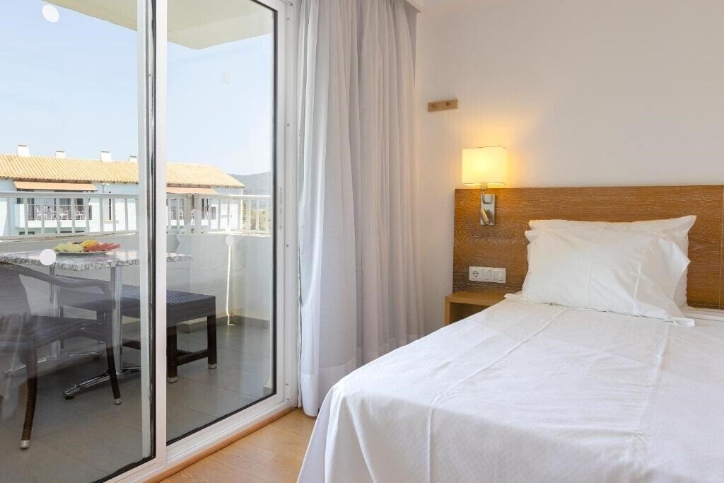 Hipotels Cala Bona Club 4* фотосуреті