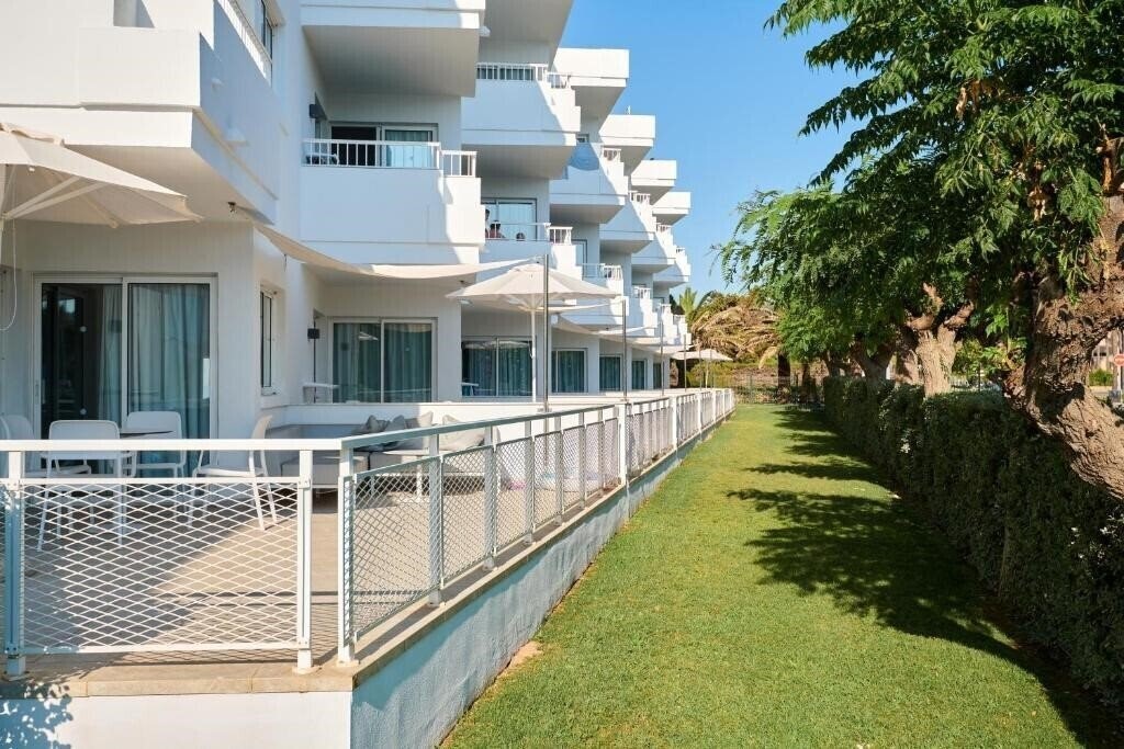 Hipotels Cala Bona Club 4* суреті