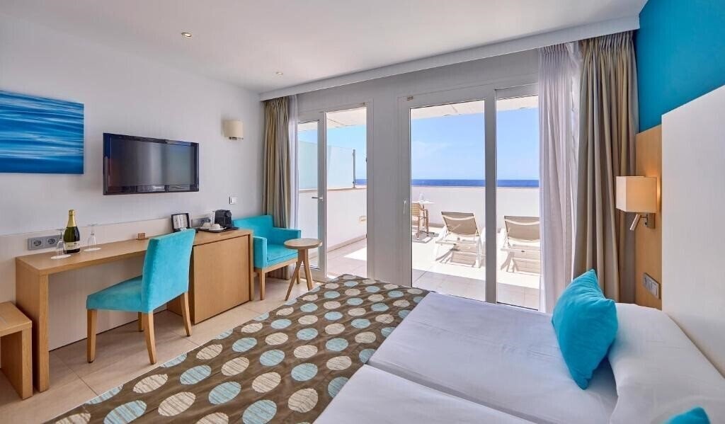 Universal Hotel Marques 4* суреті