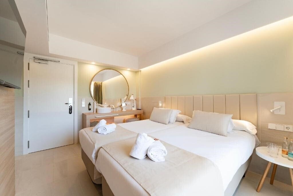 Cosmopolitan (Playa De Palma) 4* қонақ үйі