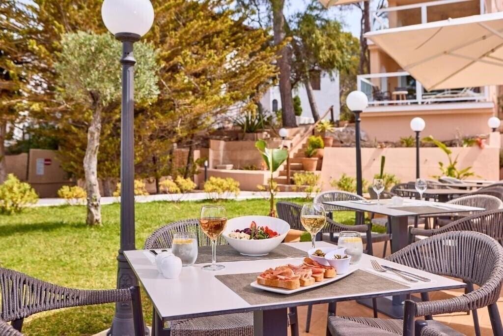 Фотография Universal Aparthotel Don Camilo 4*