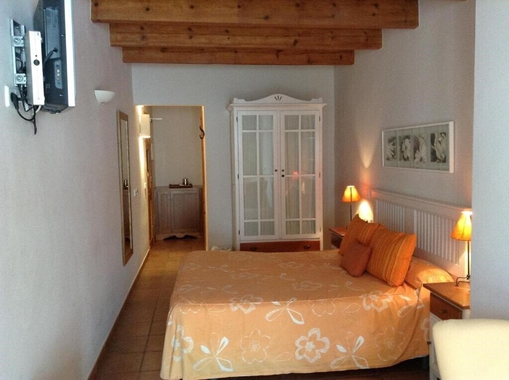Hotel Es Mercadal 3* суреті