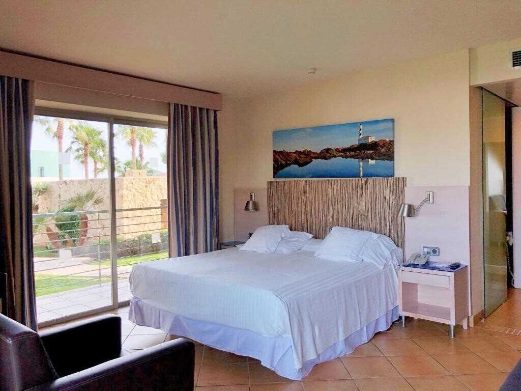 Фото Occidental Menorca 4*