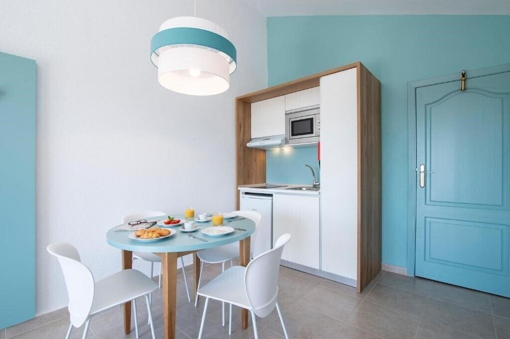 Pierre Vacances Apartamentos Menorca Club Blanes 3* фотосуреті