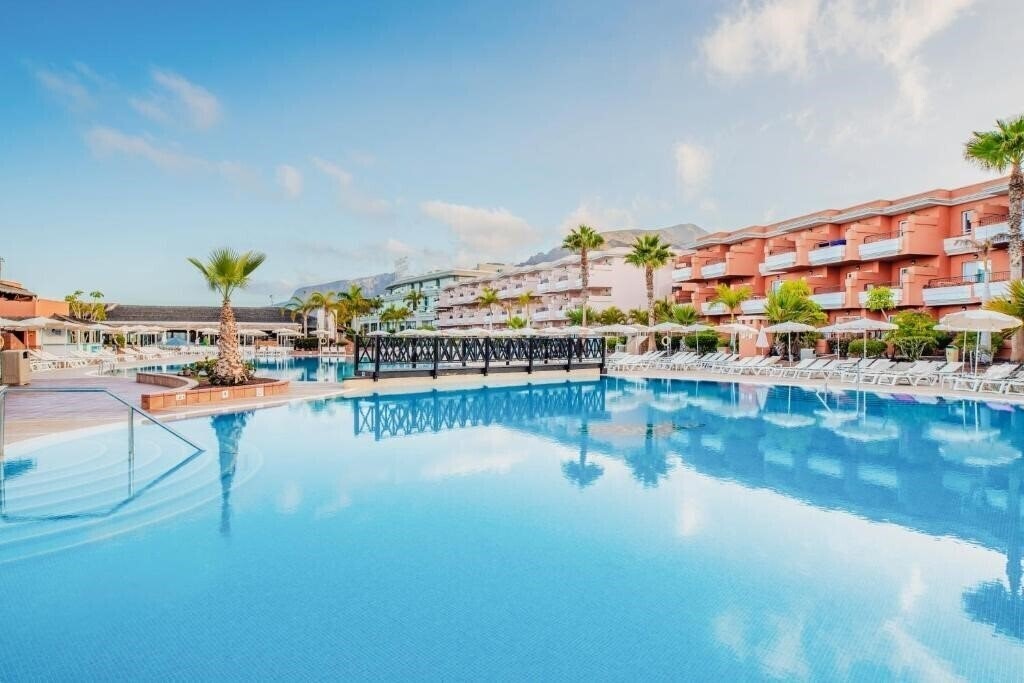 Отель Be Live Family Costa Los Gigantes (ex. Luabay Costa Los Gigantes) 4*