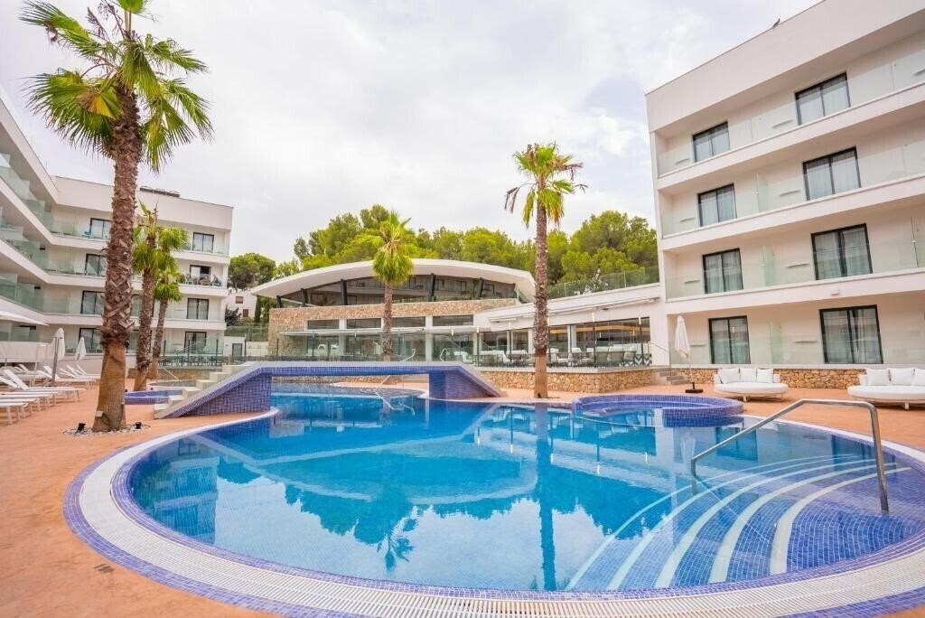 Отель Morlans Suites 4*