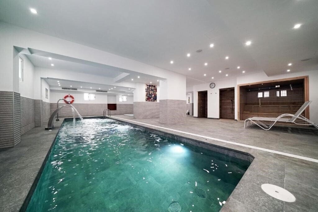 Отель Artmadams 4*