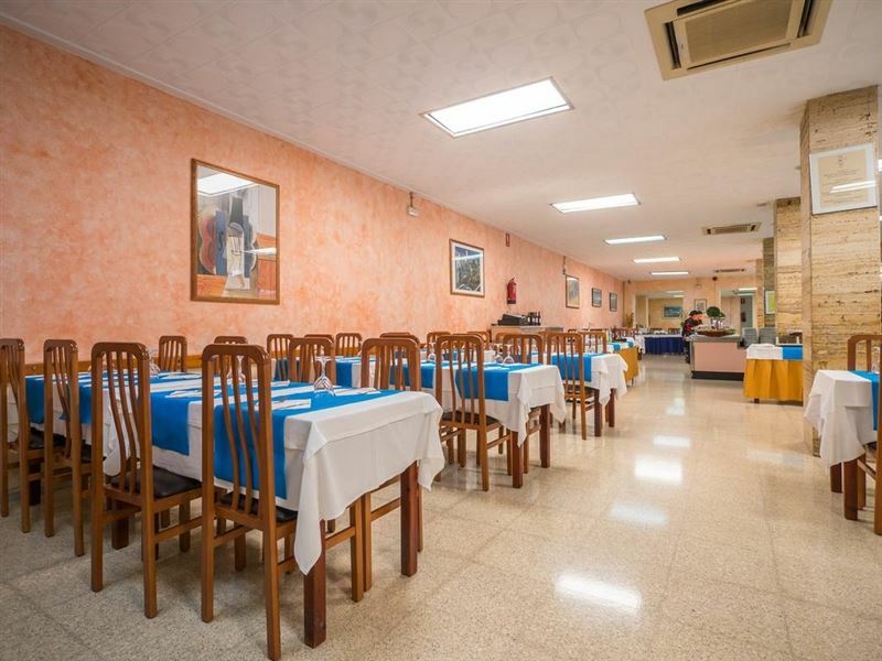 Hotel Checkin Montpalau 3* фотосуреті