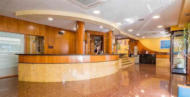 Hotel Checkin Montpalau 3* суреті