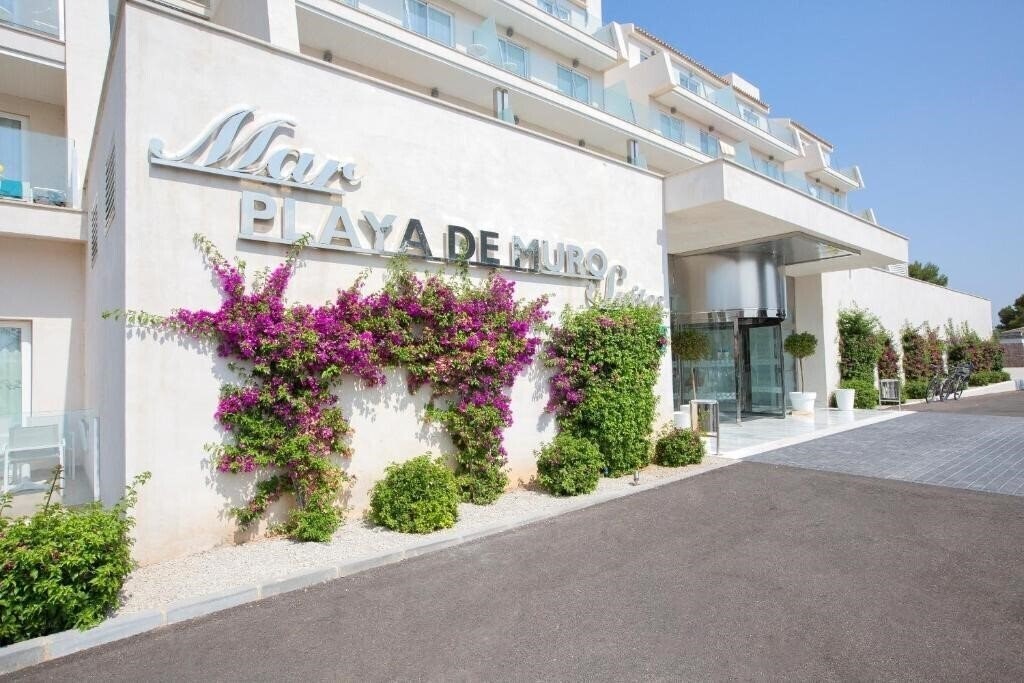 Отель Mar Hotels Playa De Muro Suites 4*
