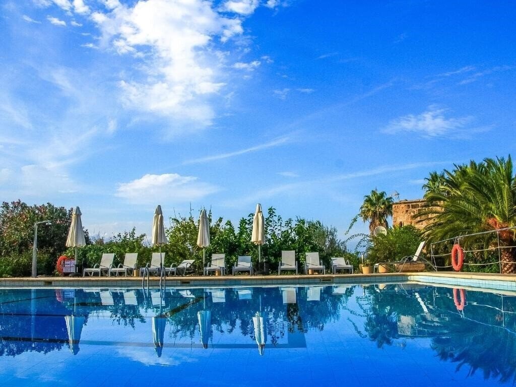 Finca Predio Son Serra 3* фотосуреті