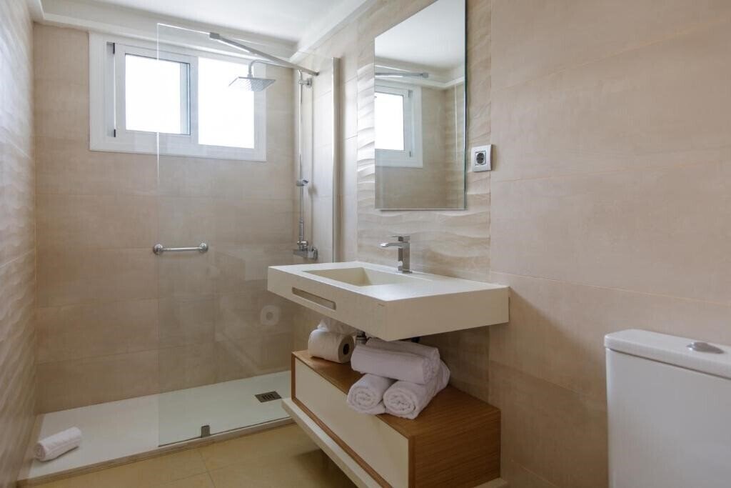 Africana 2* фотосуреті