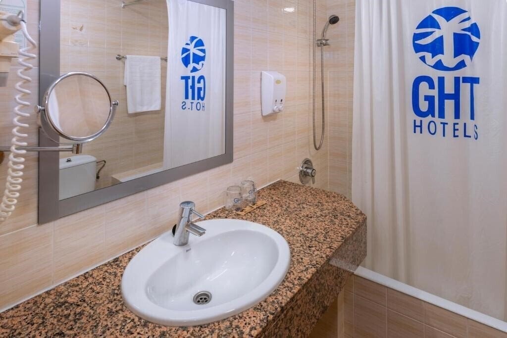 Hotel GHT Xaloc 3* фотосуреті