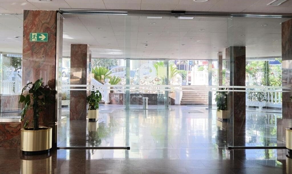 Santa Monica Salou 3* фотосуреті