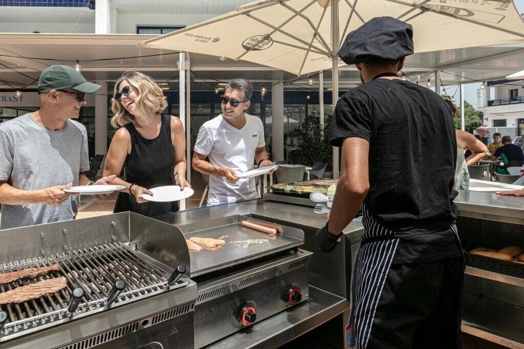 Pins Platja Apartamentos апартаменты суреті