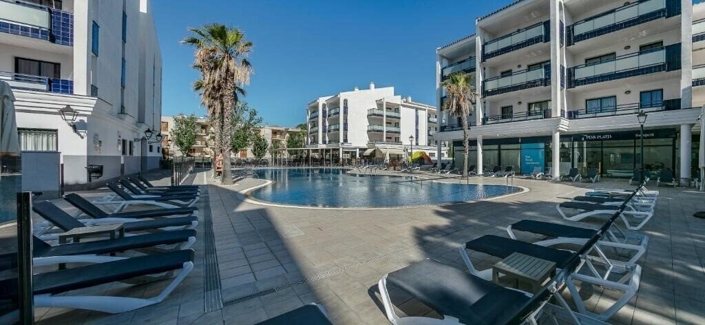 Pins Platja Apartamentos апартаменты суреті