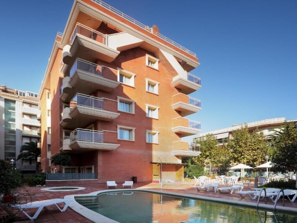 Apartamentos Imperial 3* қонақ үйі