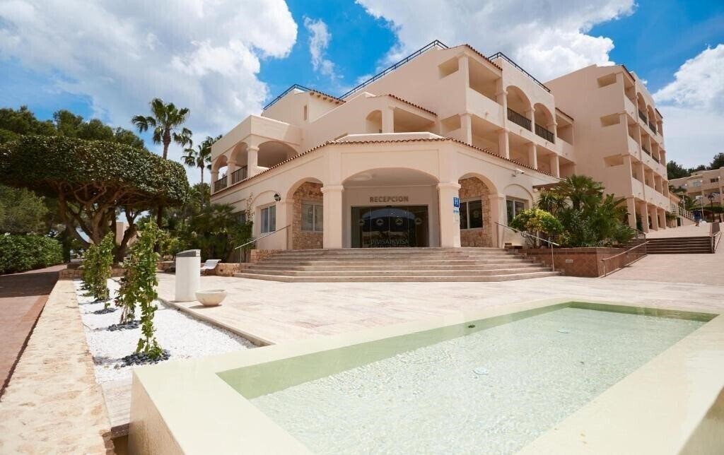 Отель Hotel Invisa Figueral Resort 3*