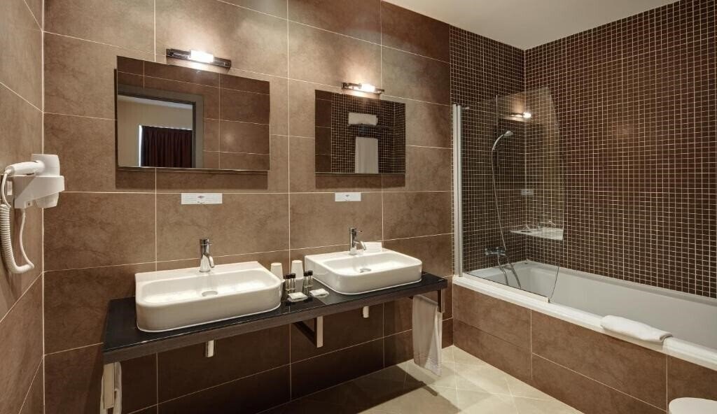 Фото Tulip Inn Zaragoza Plaza Feria 3*