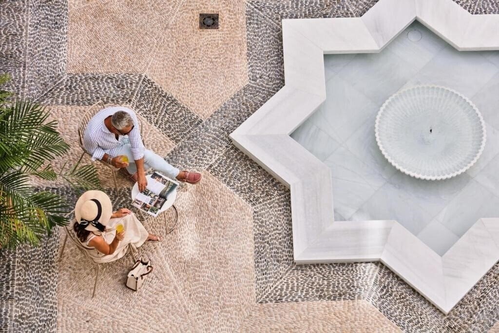 Отель Hotel Becquer 4*