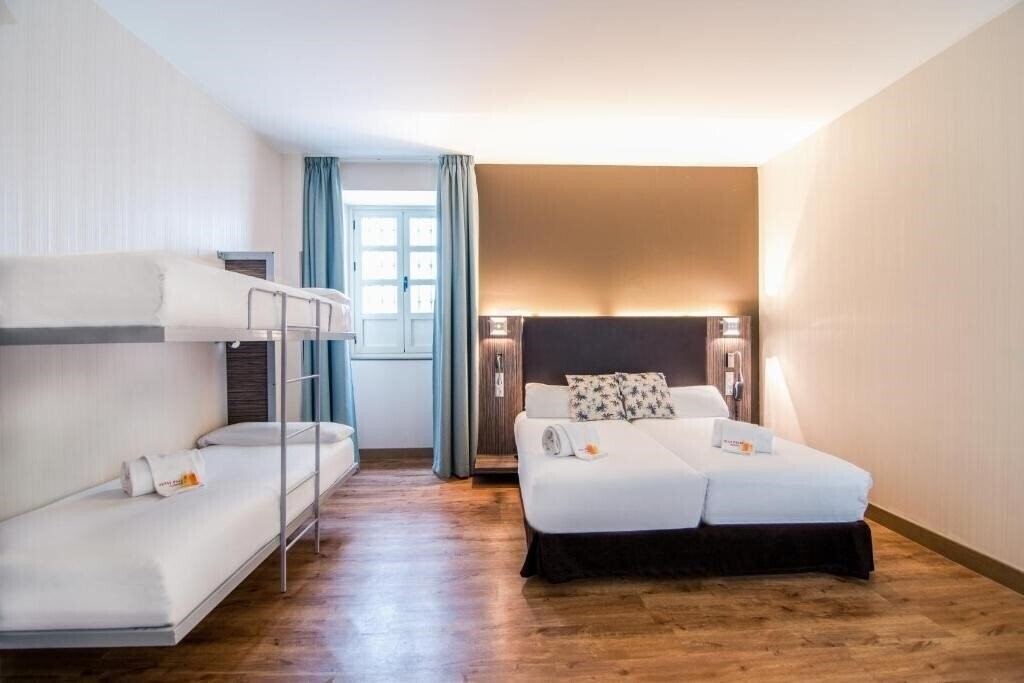 Фото Petit Palace Santa Cruz 4*