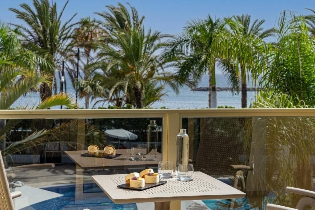 Sir Anthony 5* суреті