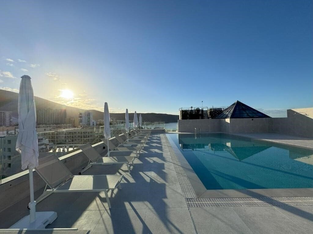 Reveron Plaza 4* қонақ үйі