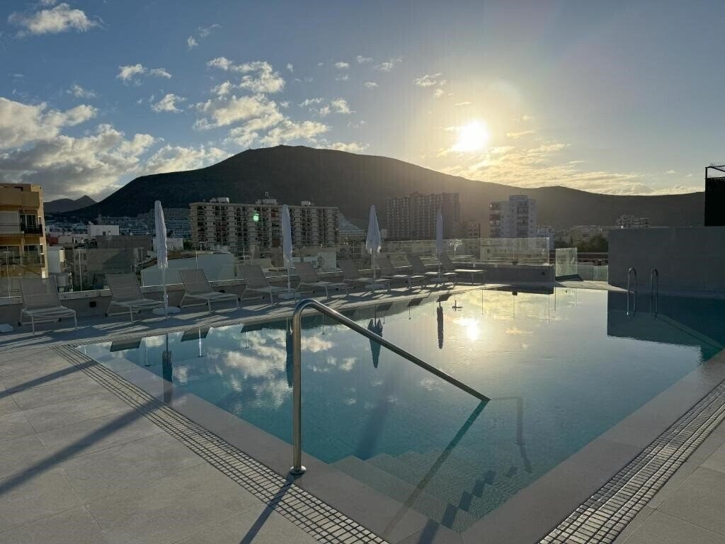 Reveron Plaza 4* суреті