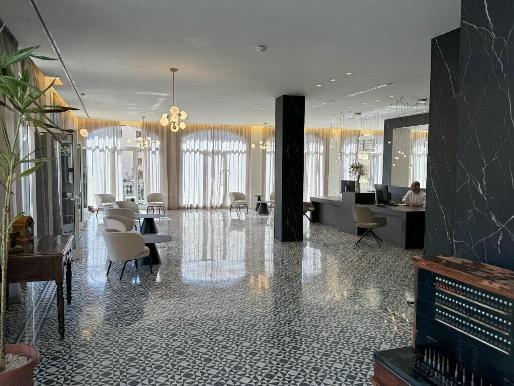 Reveron Plaza 4* суреті