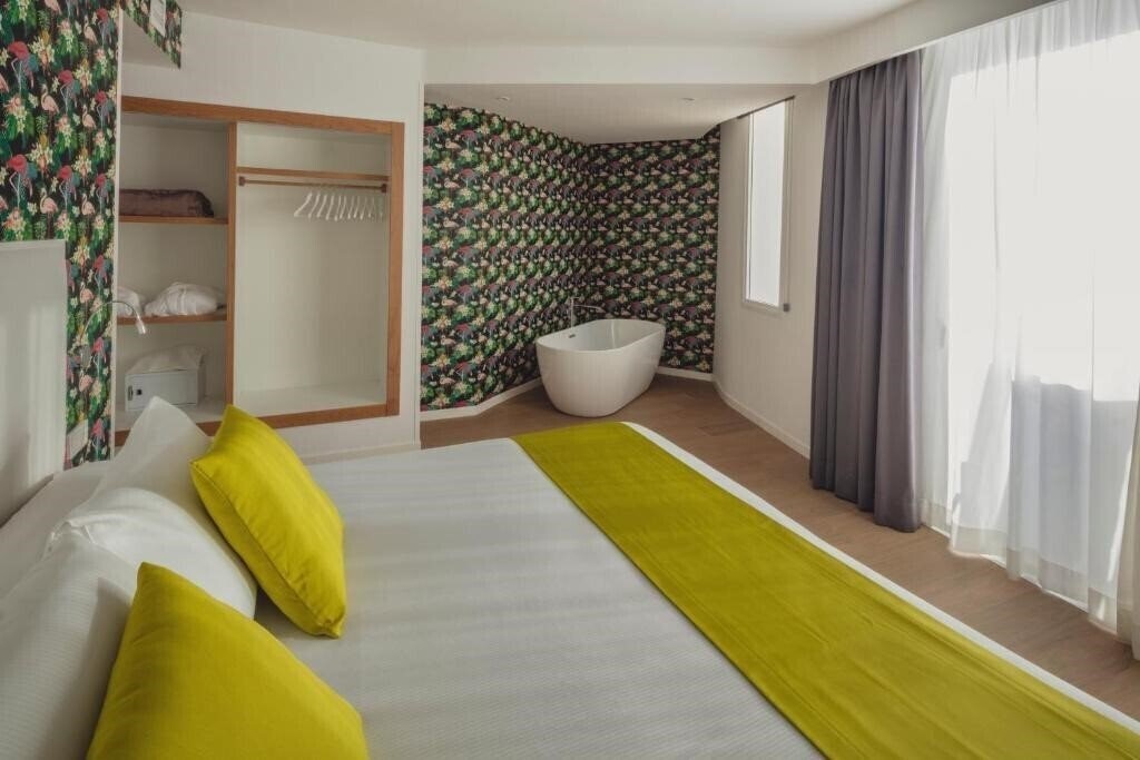 Flamingo Beach Mate 4* суреті