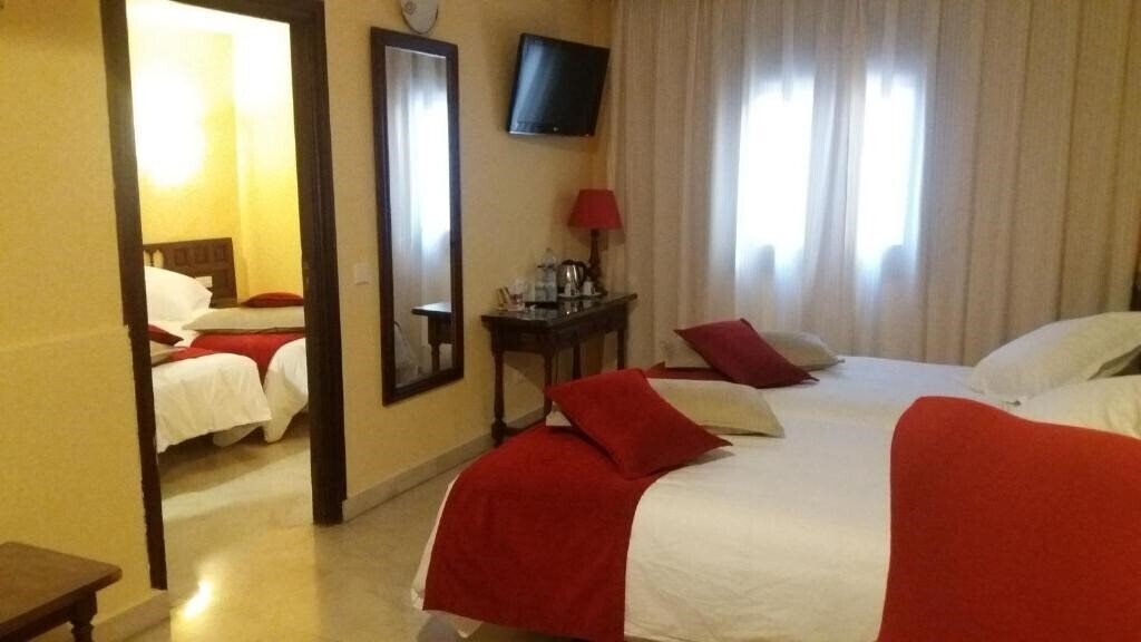 Отель Alfonso Vi 4*