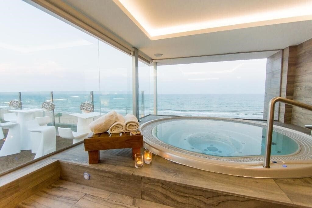 Hotel Meridional 4* фотосуреті